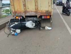 Demi Keselamatan Masyarakat Penguna Jalan Aksi Heroik Personil Satlantas Polres Kubu,Gunakan Kendaraan Dinas Ganjal Sebuah Truk Diatas Jembatan Kapuas Dua
