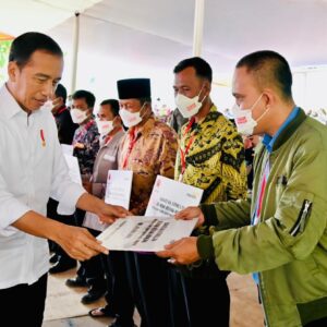 Presiden Jokowi Tinjau Rumah Contoh Tahan Gempa di Cianjur