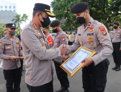 Kapolres Metro Tangerang Kota Beri Penghargaan Kepada 2 Polisi dan 2 Sub Satker Berprestasi