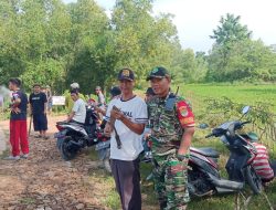Babinsa Koramil 12 Serangbaru Mempelopori Masyarakat Agar Dapat Mensukseskan Adanya Program Padat Karya