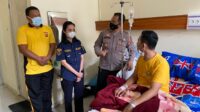 Sebagai Wujud Kepedulian, Kabag SDM polres Majalengka Jenguk Anggota Yang Sedang Sakit