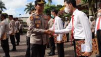 Upacara Hari Kesadaran Nasional, Kapolres Malang Beri Penghargaan Anggota Berprestasi