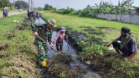 Babinsa Koramil 13 Kedungwaringin jadi Pelopor Kegiatan Padat karya Tunai