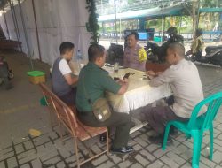 Jelang Natalru Babinsa Koramil 01 Tambun Bersama Personil Gabungan Cek Pengamanan di Gereja HKBP