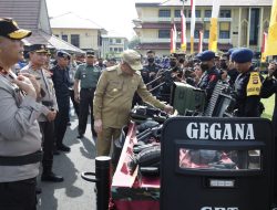 Gubernur Kalimantan Barat Memimpin Pelaksanaan Apel Gelar Pasukan Operasi Lilin Kapuas 2022