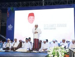 Peringati Hari Jadi Ke 399, Puluhan Ribu Jemaah Bersholawat dan Istighosah Bersama di Alun-Alun Trunojoyo Sampang