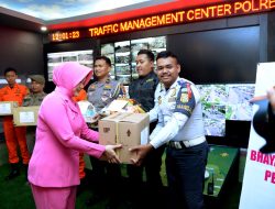 Ketua Bhayangkari Daerah Jawa Barat, Berikan Tali Asih Kepada Personil Pengamanan di Wilayah Kabupaten Bogor