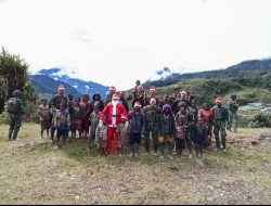 Sambut Natal Dengan Penuh Kegembiraan! Santa Claus Kostrad Bagikan Hadiah Untuk Anak-Anak di Papua Pegunungan