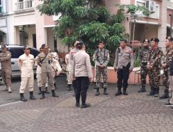 Ciptakan Suasana Aman NATALRU Danramil 12 Serangbaru Turut Serta Terjunkan Personilnya di Beberapa Titik Pusat Keramaian