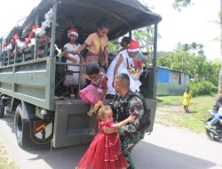 Semangat Rayakan Natal, Satgas Yonif Raider 142/KJ Bantu Angkutan Jemaat Menuju Gereja