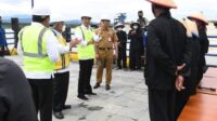 Saat Presiden Jokowi Berikan Kuis kepada Petani di Bendungan Sadawarna