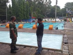 Kunjungi Kolam Renang Kartika, Babinsa Berikan Himbauan Keselamatan Bagi Pengelola dan pengunjung