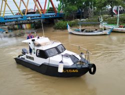 Kasat Polairud Pimpin Operasi SAR Hari Kedua Tenggelamnya “Manusia Silver” Dari Sungai Kamoning Sampai Laut Sampang