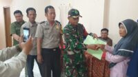 Kegiatan Penyerahan Sertifikat Tanah secara Simbolis oleh PTSL , Danramil 01 Tambun Ingatkan Masyarakat