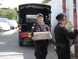 Peduli Sesama Dengan Berbagi Setiap Jumat Berkah Birimob Polda Klabar