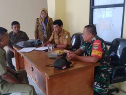 Babinsa Koramil 11 Pebayuran Komsos di Kelurahan Kertasari, Selalu Ada Bersama Masyarakat