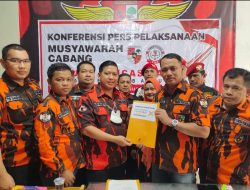 PAC Sekota Pekanbaru Mendapingi Iwan Pansa Serahkan Formulir Pendaftaran Calon Ketua