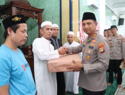 Jum’at Curhat, Kapolres Metro Tangerang Kota Polisi Catat Aspirasi Warga Cipondoh