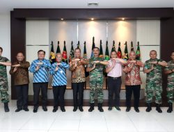 Kunjungan Rektor Untan dan Panitia KKN Kebangsaan XI Tahun 2023,Ke Kodam XII/Tpr Disambut Pangdam Mayjen TNI Sulaiman Agusto, S.I.P., M.M