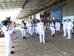Personil Lantamal IV Berikan Penghormatan Terakhir Kepada Prajurit TNI AL Yang Meninggal Dunia