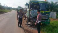 Dengan Sigap Laka Lantas Dua Kendaraan Jalan Trans Kalimantan KM,63 Langsung di Evakuasi Personil Satlantas Polres Kuburaya