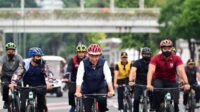 Momen Presiden Jokowi Bersepeda di Kawasan CFD Sudirman-Thamrin