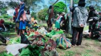 Borong Hasil Bumi Masyarakat Papua! Satgas Yonif R 321/GT Penuhi Permintaan Bahan Makanan PT Freeport Indonesia