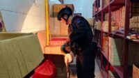 Sebelum Meyambut Malam Perayaan Imlek 2547 Brimob Kalbar Laksanakan Sterilisasi
