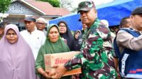Peduli Korban Banjir Ganda Pura Dandim 0111/Bireuen dan Pemda Berikan Bantuan Sembako