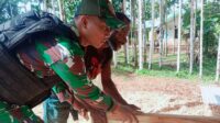 Tingkatkan Perekonomian Masyarakat di Perbatasan, Satgas Pamtas Yonif 725/Wrg membantu Masyarakat dalam Pemanfaatan Kayu Mentah Menjadi Bahan Siap Pakai