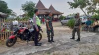 Ciptakan Situasi Kamtibmas Aman Bagi Umat Kritiani/Protestan Babinsa Koramil 0818/35 Pagelaran Lakukan Pengamanan Ibadah Kebaktian