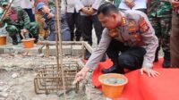 Kapolres Metro Tangerang Kota Letakan Batu Pertama Bedah Rumah Milik Ustad Asmat di Belendung