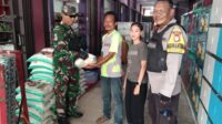 Distribusikan Beras Puluhan Tukang Becak Mendapatkan Bantuan