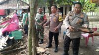 Polsek Paku Haji Polres Metro Tangerang Kota Bersama Koramil 10 Lakukan Perbaiki Rumah Roboh di Pakuhaji Secara Swadaya