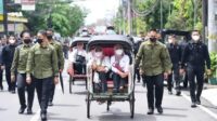 Ibu Iriana dan Anggota OASE KIM Kunjungi Kampung Sentra Bakpia Pathuk