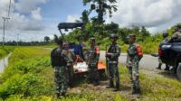 Kodim 1715/Yahukimo Bantu Petani Lakukan Pengolahan Lahan Sawah