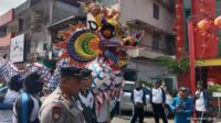 Personil Polresta Pontianak Berikan Pengamanan Ritual Naga Tutup Mata Cap Go Meh 2574