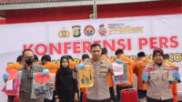 Dua dari Tujuh Pelaku Ganjal ATM Ditangkap di Polsek Pinang Polres Metro Tangerang Kota di minimarket Pinang Kota Tangerang