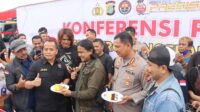 HPN 2023, Kapolres Metro Tangerang Kota Berikan Surprise Nasi Tumpeng Usai Press Release