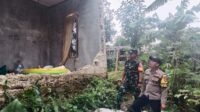 Tembok Rumah Warga Roboh Akibat Hujan di Sertai Angin Kencang, Polsek Nanggung Lalukan Penanganan