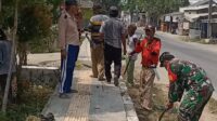 Cegah Demam Berdarah, Inilah Yang di Lakukan Babinsa koramil 11 Pebayuran Ikut Kerja Bakti Bersama Warga