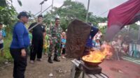 Antisipasi Kebakaran Babinsa Koramil 12 Serangbaru Bersama Mitrajaya Gelar Simulasi Kebakaran