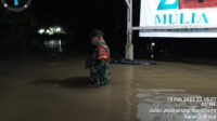 Rendam 120 Rumah Babinsa Koramil 07 Cikarang Terjun Bantu Evakuasi Korban