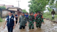 Pj Bupati Bekasi Bersama Danramil Tinjau Beberapa Titik Lokasi Banjir di Kecamatan Babelan