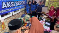 Koramil Cikidang Dampingi Giat Posyandu Melati Berikan Vitamin Pada Anak
