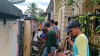 Antusias Warga Membangun Gang Secara Gotong Royong