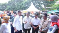 Direksi Pertamina Dampingi Presiden Jokowi Kunjungi Posko Pengungsian