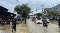Misi Kemanusiaan Bantu Korban Banjir Satbrimob Polda Kalbar Terjunkan Tim SAR