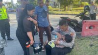 Misi Kemanusiaan”Aksi Heroik di Lakukan Kasat Lantas Kubu Raya Bantu Korban Kecelakaan