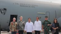 Menhan Prabowo Terima Brevet Wing Kehormatan Penerbang TNI AU